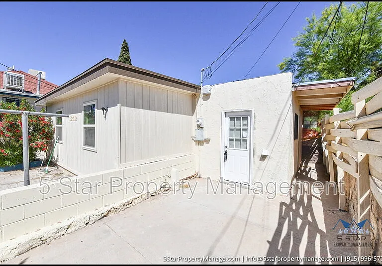 1212 N Laurel St #B — Photo 1