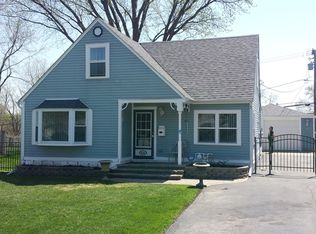 609 S Cedarwood Cir, Round Lake Heights, IL 60073