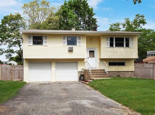 672 Nichols Rd, Hauppauge, NY 11788