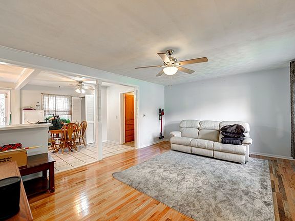 4th image of 721 Albert Ave