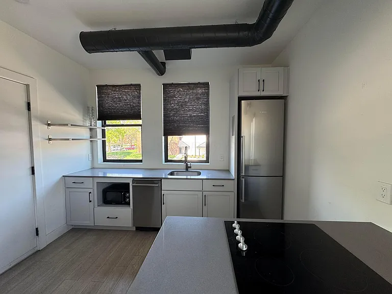 973 E Broad St #4 — Photo 5
