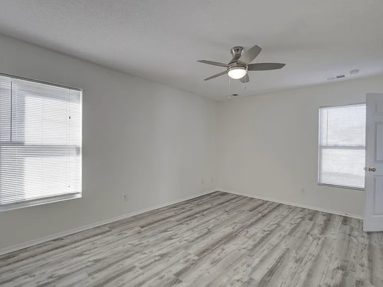429 Bellegrove Dr — Photo 8