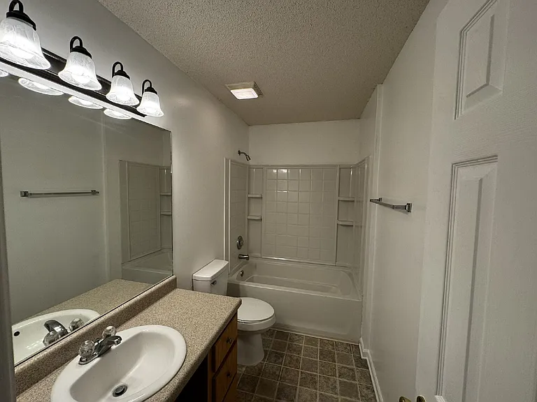 276 Gloucester Dr — Photo 9
