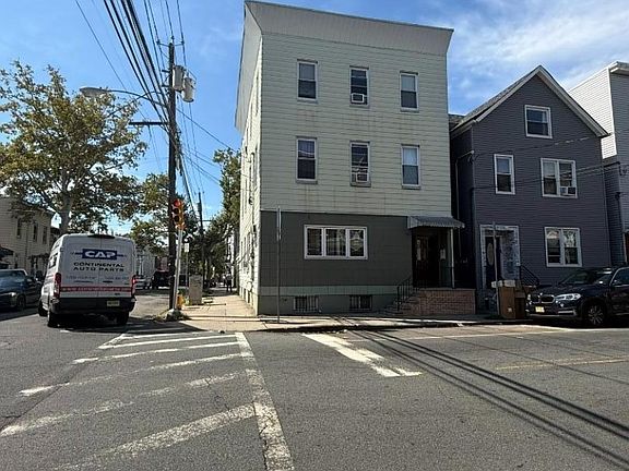 2nd image of 382 Walnut St #3