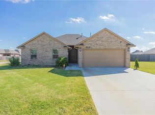320 SE 7th Cir, Moore, OK 73160
