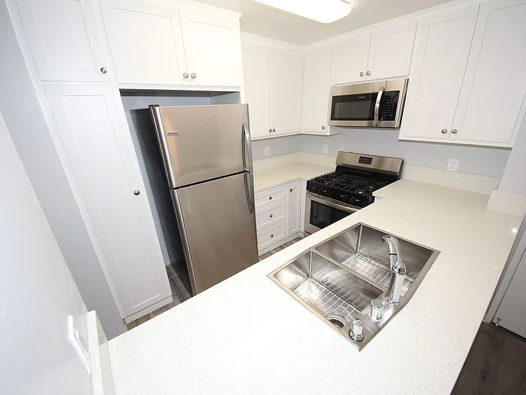 10615 Rose Ave — Photo 33