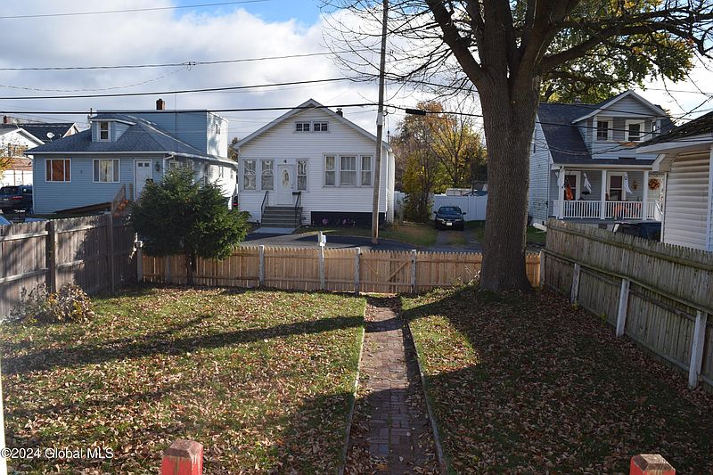 3rd image of 3 Pierce Street
