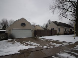695 Southfield Dr, Maumee, OH 43537