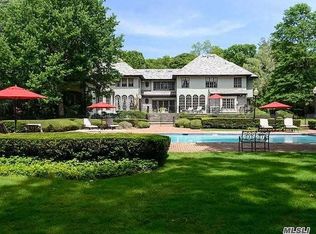 5 Pin Oak Ct, Glen Head, NY 11545