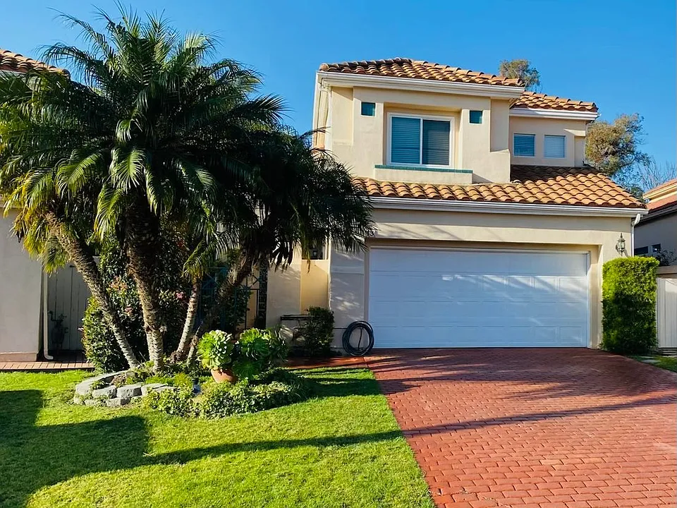 13 Azusa Ave