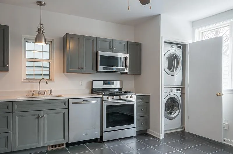 Building Photo - 5438 Claybourne St #2
