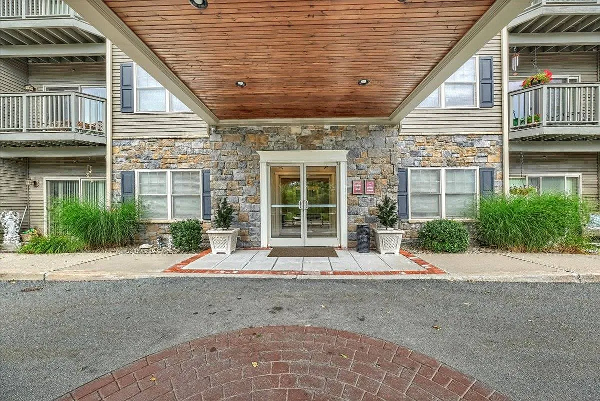 Stewart Woods Apartments — Photo 2