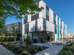 Bright Top-Floor Corner Studio with Mountain Views in the Heart of Tacoma!, Tacoma, WA 98405