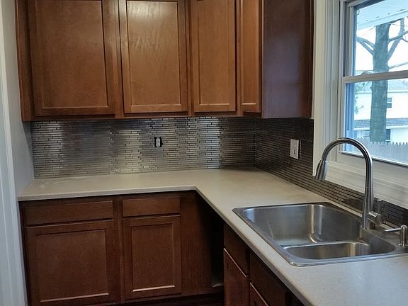 3rd image of 1526 Briarwood Cir
