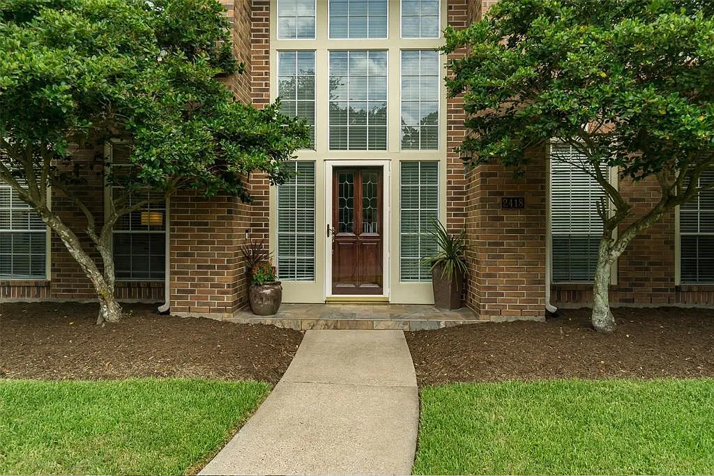 5 bed, 4.5 bath, 4187 sqft, $4,000 — Photo 4