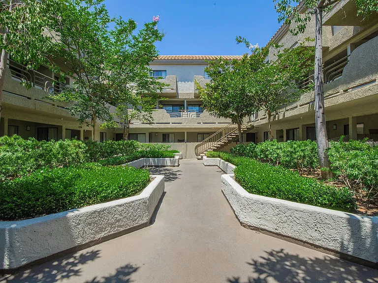 Glenoaks Terrace Apartments — Photo 7