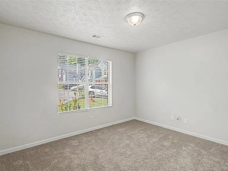 488 Barclay Ct — Photo 8