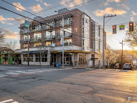 2nd image of 125 E Lynn Street #102