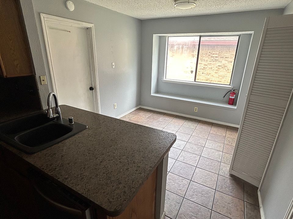 2nd image of 2521 Dillon Dr