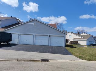 710 Crescent Ct #D, Bartlett, IL 60103