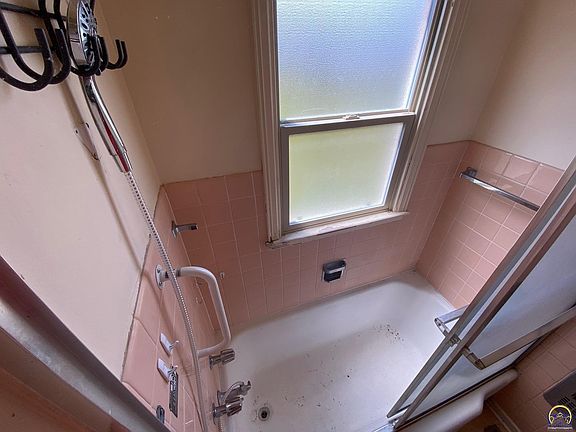 3rd image of 1031 Nw Ave