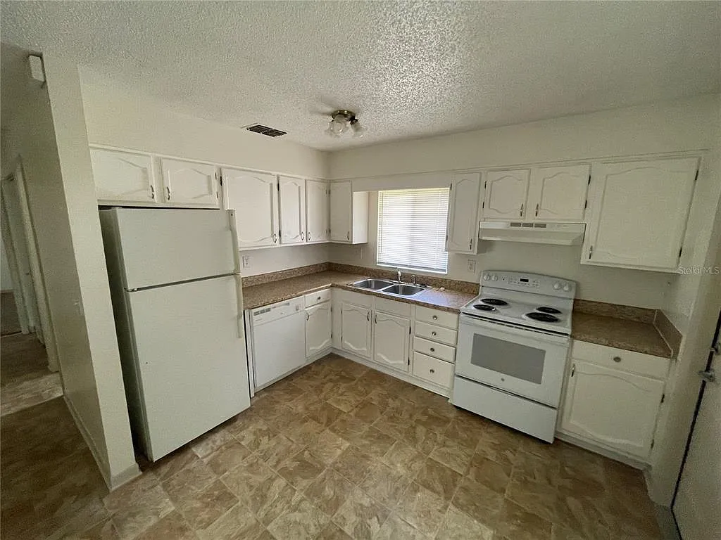2 bed, 1.0 bath, 921 sqft, $1,095 — Photo 4