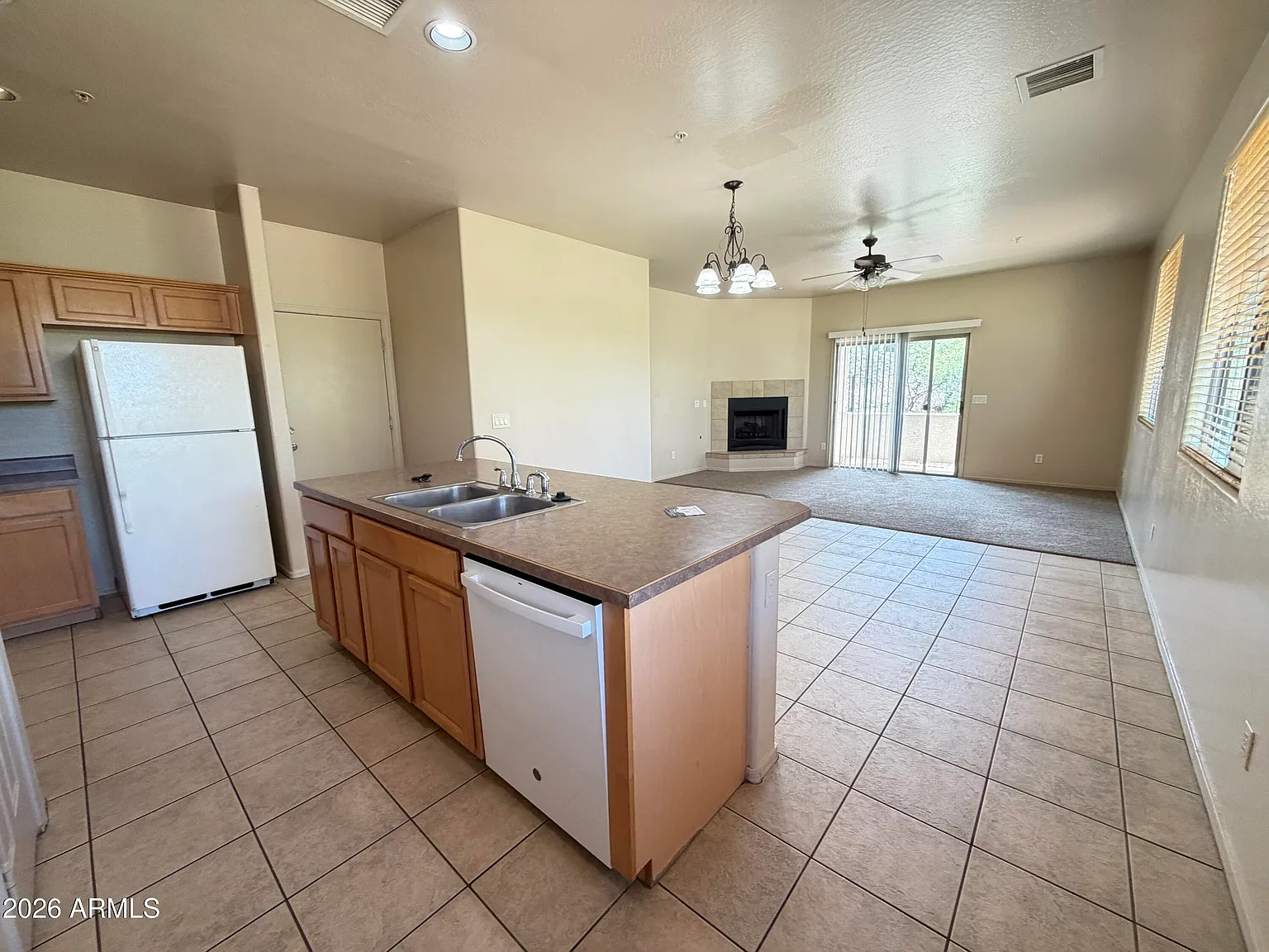 3 bed, 2.0 bath, 1341 sqft, $1,795 — Photo 3