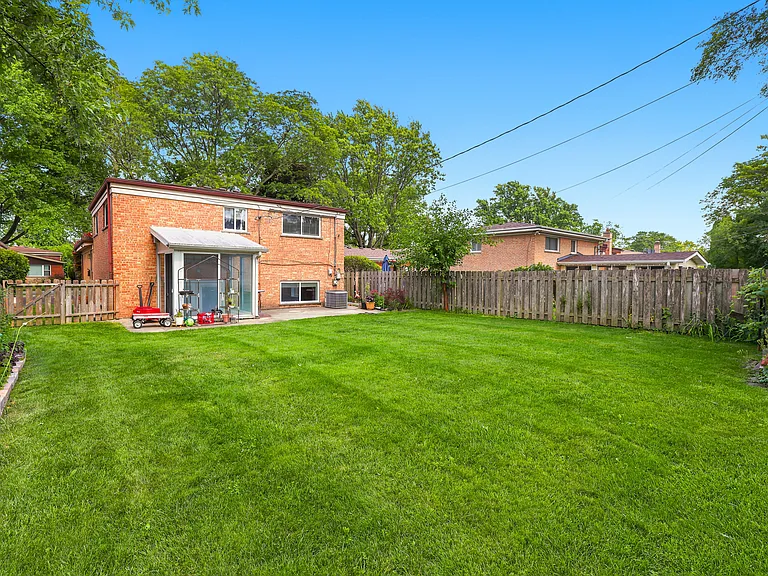 613 Leamington Ave — Photo 31