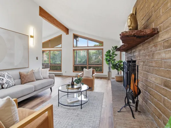 18 Middle Canyon Way #B, Carmel Valley, CA 93924