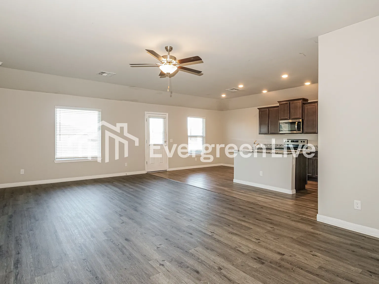 3 bed, 2.0 bath, 1692 sqft, $1,545 — Photo 3