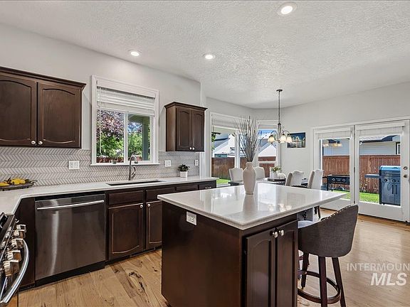 5th image of 2078 W Lowry St