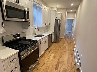 21-70 41st St #1R, Astoria, NY 11105