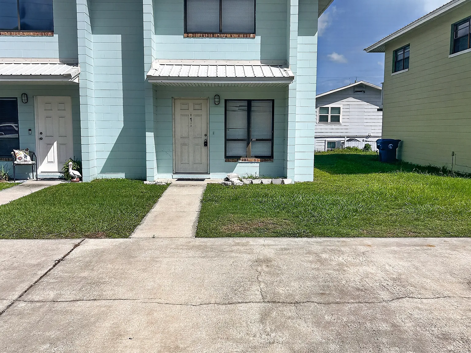 2 bed, 1.5 bath, 1020 sqft, $2,100 — Photo 2