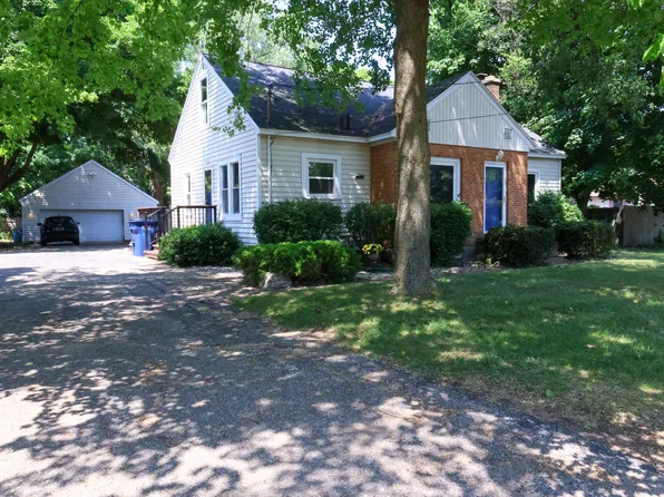 34 Porter Rd, Norton Shores, MI 49441
