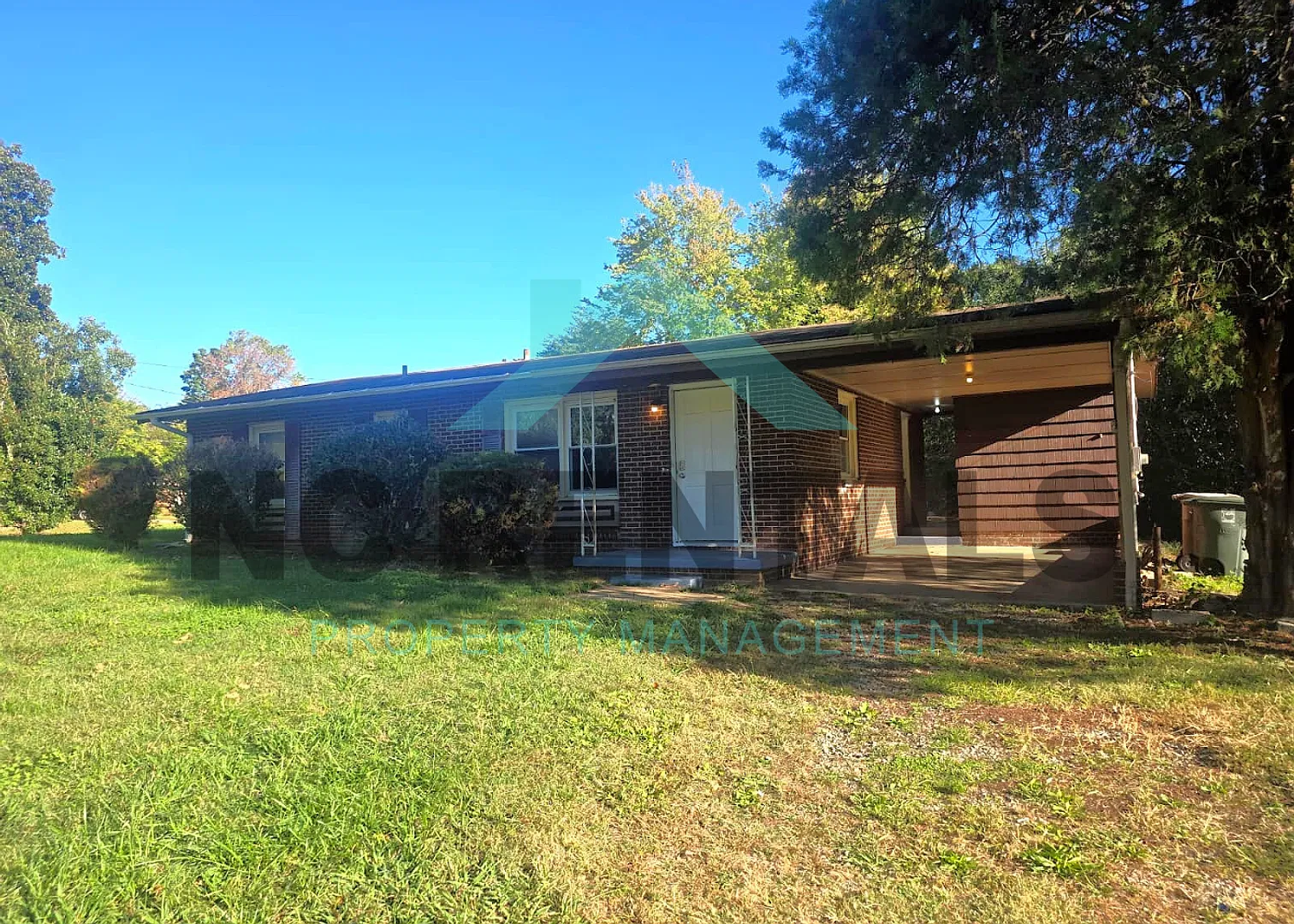 Charming $1,250 3 Bed/1.0 Bath Home in Greensboro w/ Spacious Yard & Great Layout! — Photo 2