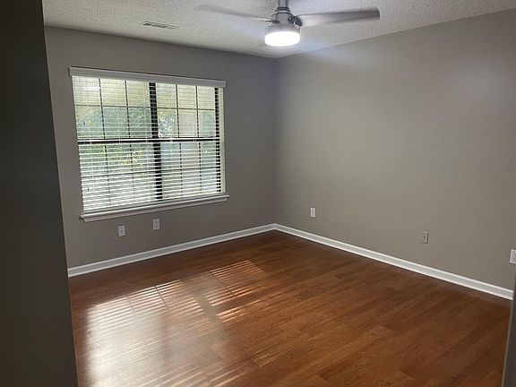 Airy living room with great light and plenty of space