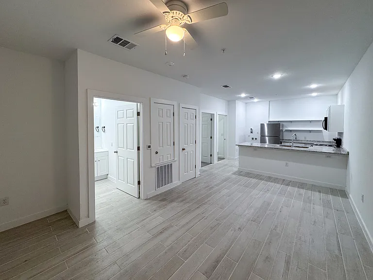 1503 E Southcross Blvd #102 — Photo 8
