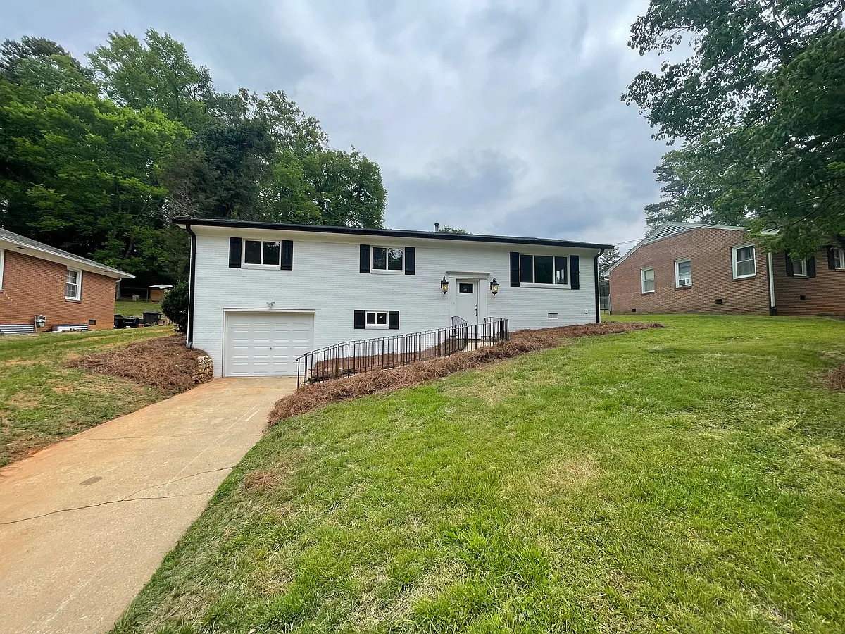 Front - 304 Forestrose Dr