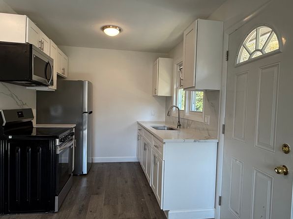 224 Grape Hollow Rd Floor 2