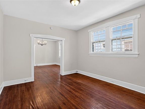 4th image of 2130 Robert St