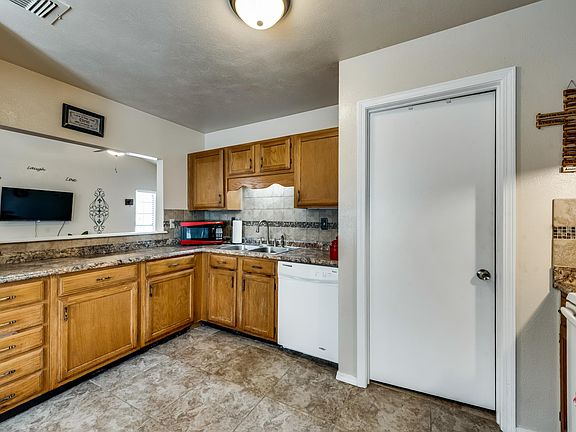 5th image of 417 Vincent St
