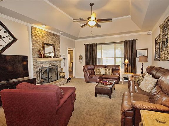 4th image of 556 Peterson Ln