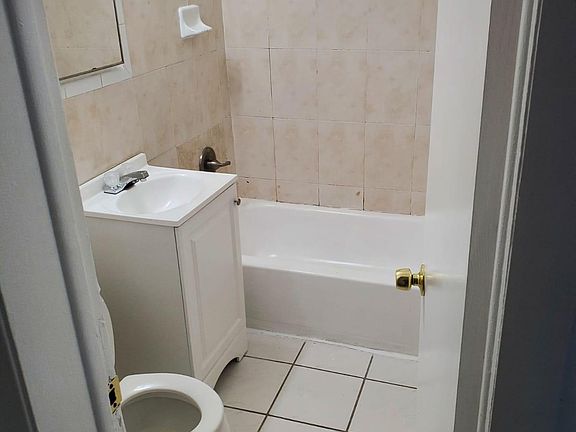 4th image of 1939 N Glades Dr #10
