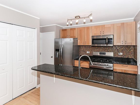 3rd image of 330 W Birchwood Ave
