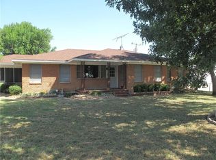 1012 E Milam St, Ennis, TX 75119