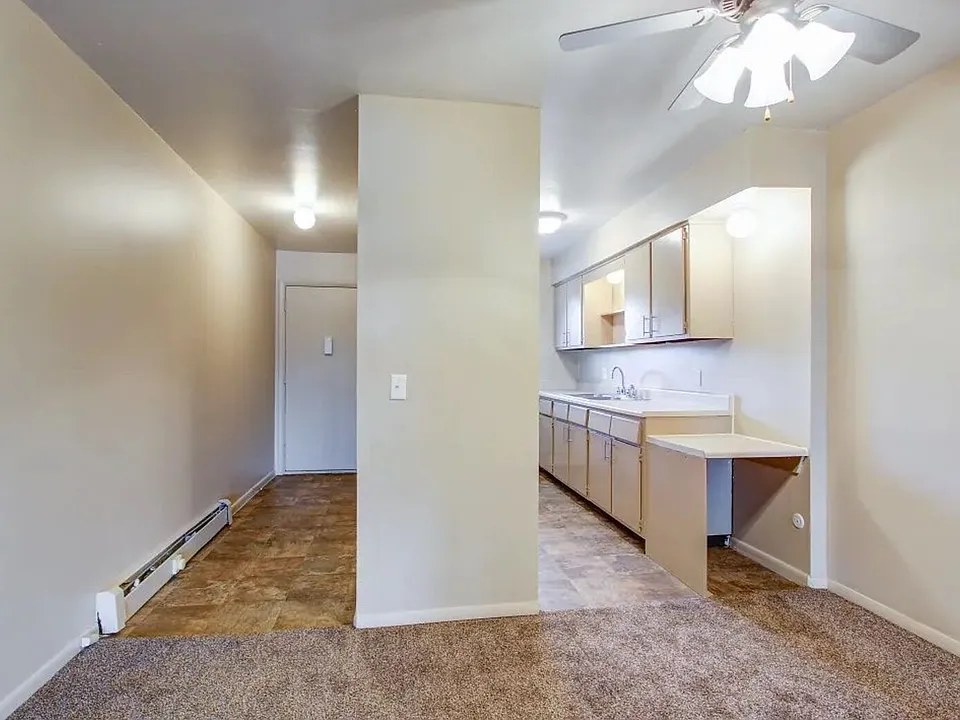 Country Club Apartments