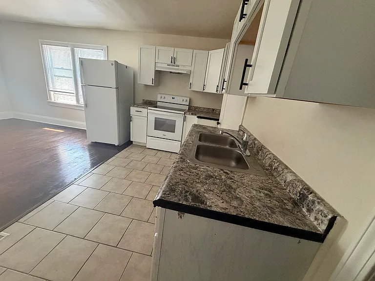 5908 32nd Ave #2 — Photo 7