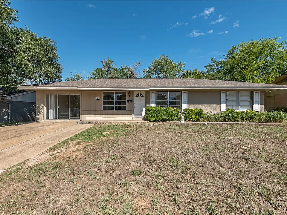1702 E Wm J Bryan Pkwy