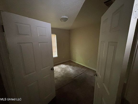 5th image of 1143 Oak Glen Pl
