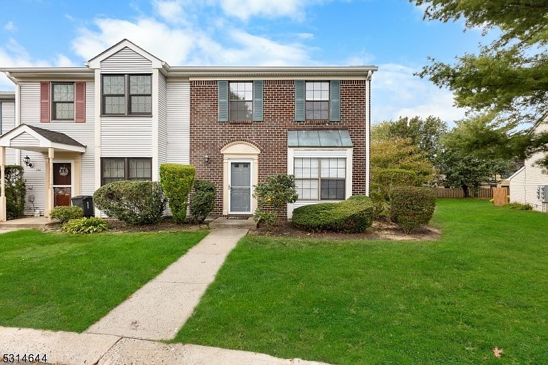 1st image of 241 Bromley Pl #241